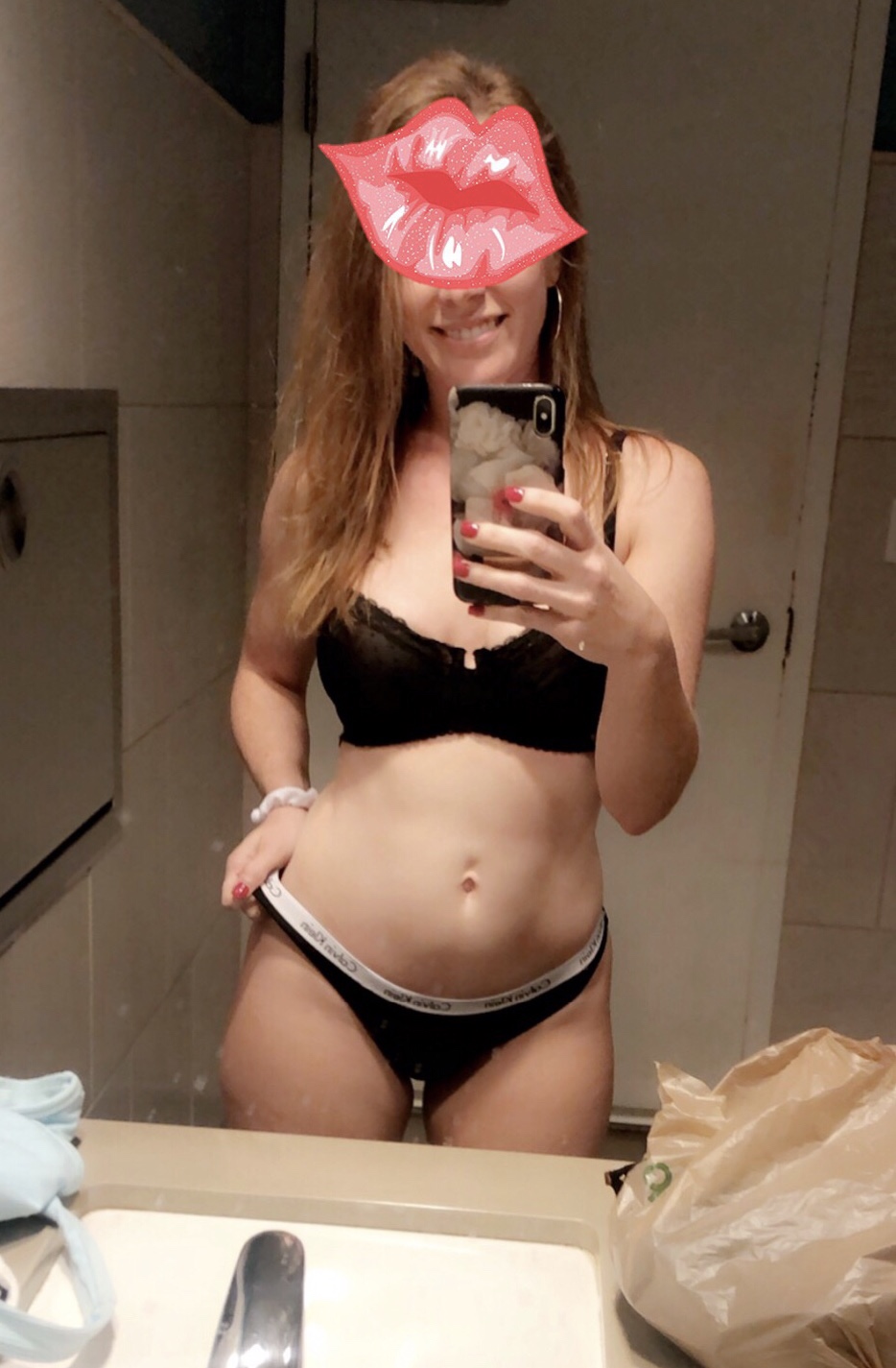 [F41] Getting naked in the public bathroom