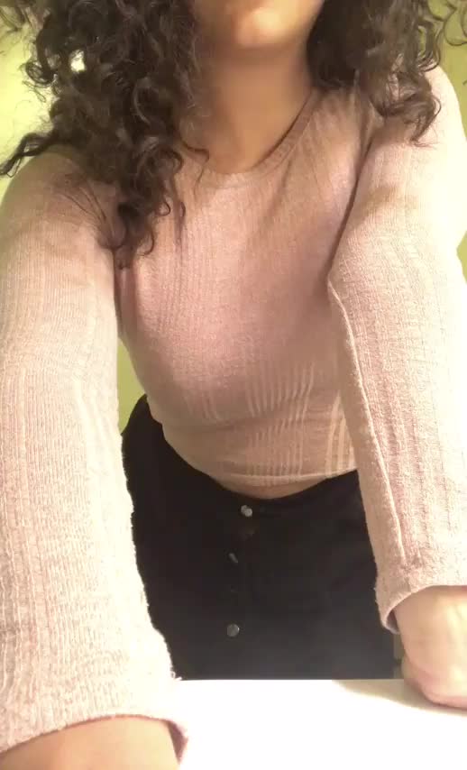 [GIF] All work and no play makes Honey very horny- keep me entertained until my shift is up? ðŸ˜‡