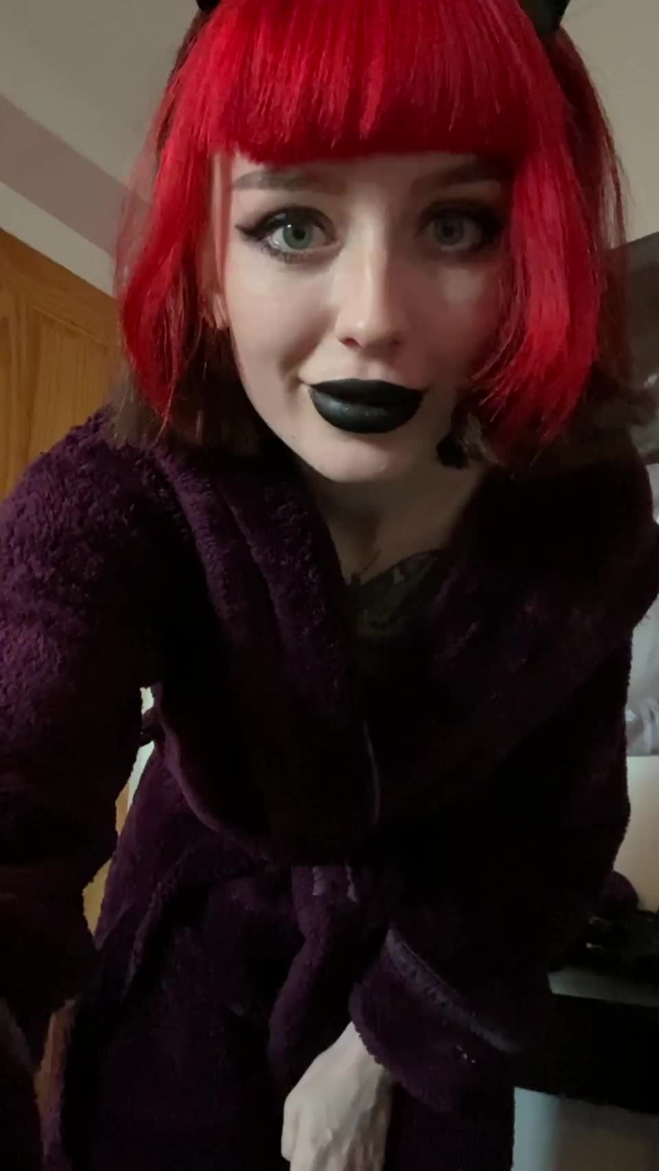 [GIF] Nervous, first gif ?? can a goth girl make you hard?