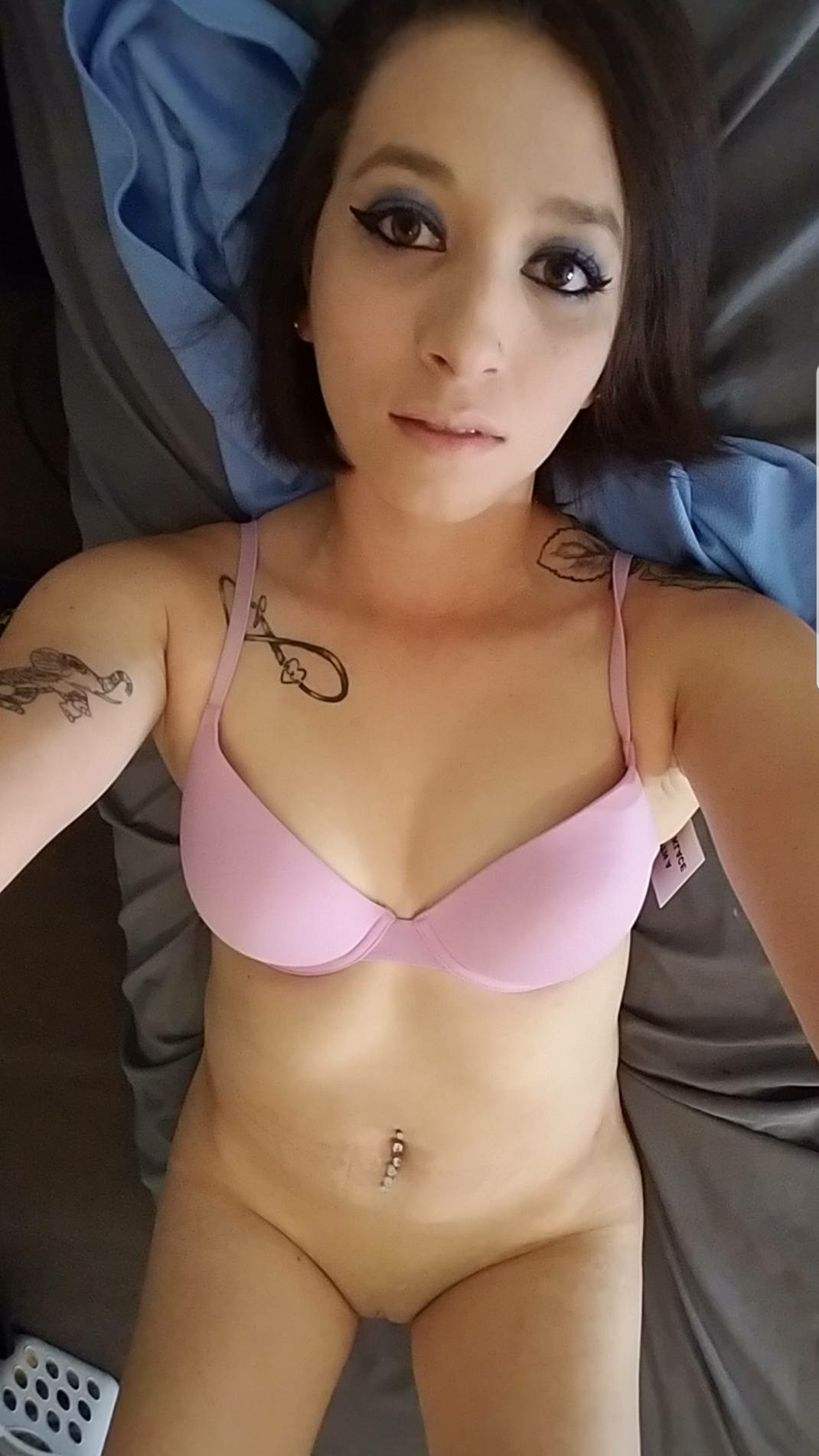 The less clothes the better babe. F 26