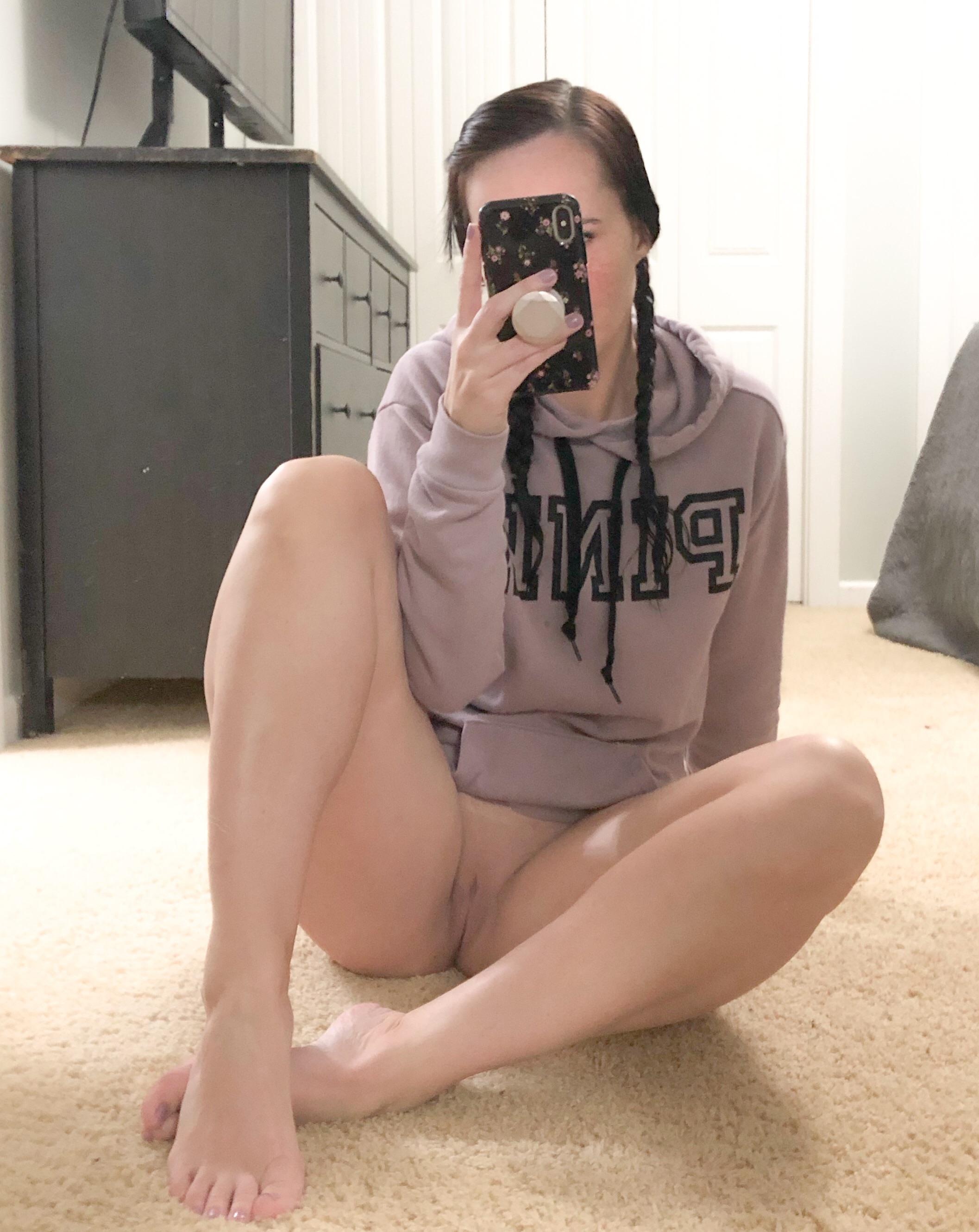 To the few online, I wanted to show you my nail polish matches my hoody ️ [f]