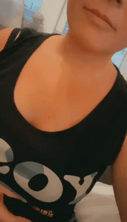[GIF] Want some boobs with that morning coffee? ? (F41)