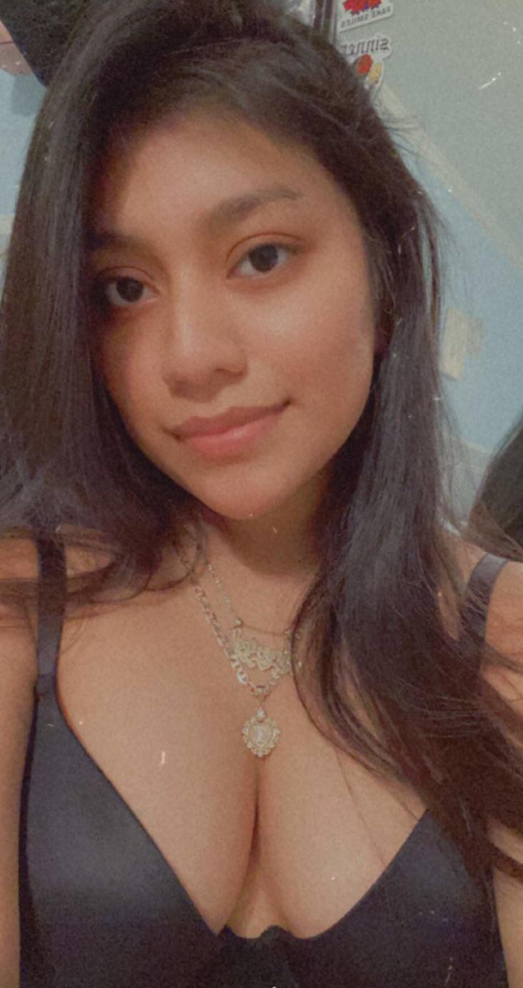 Hola! I’m [F18] this is the first pic ive ever posted im too scared to post more!!