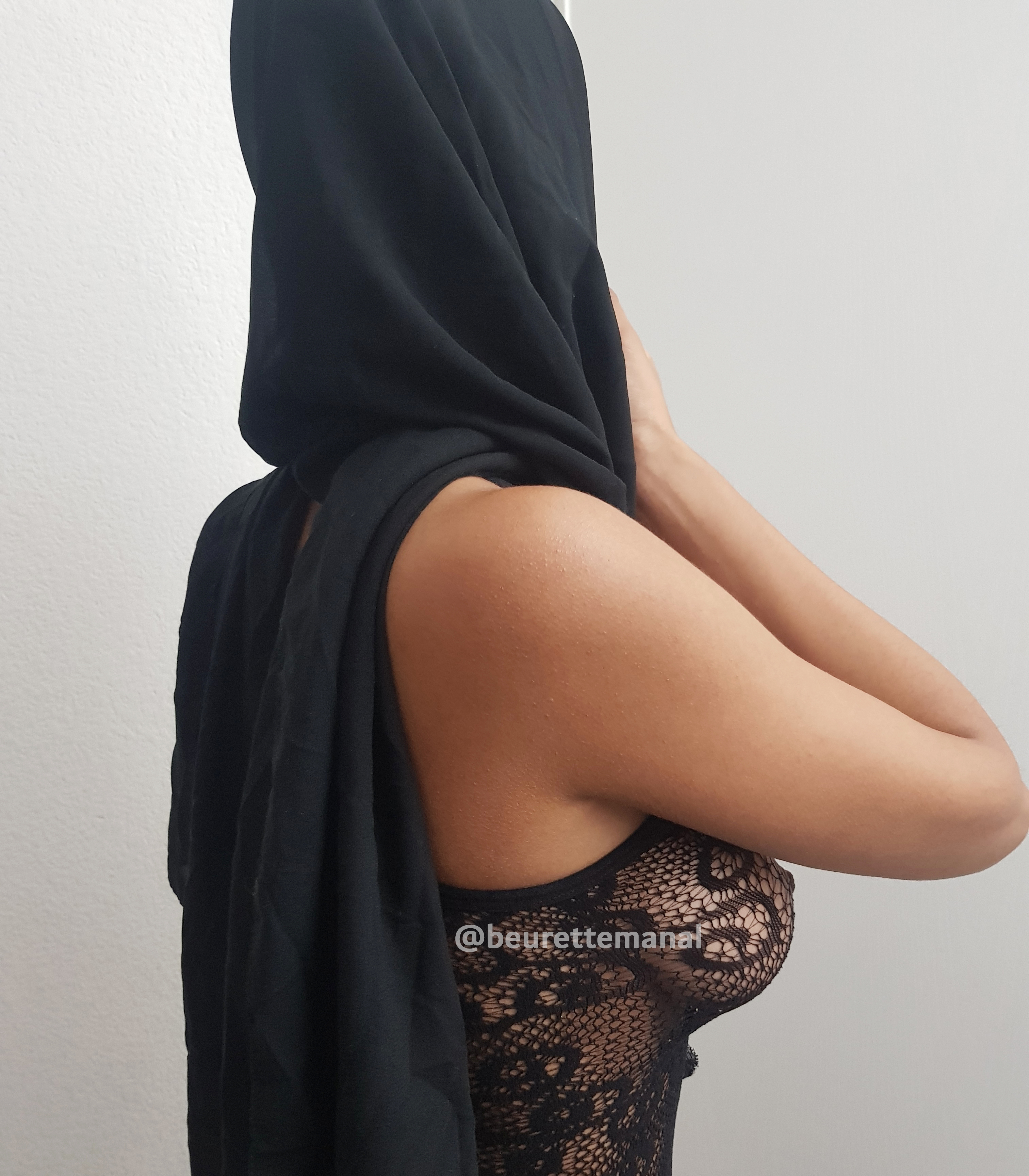 Trying to be a slut hotwife and a good Muslim Hijabi at the same time ?