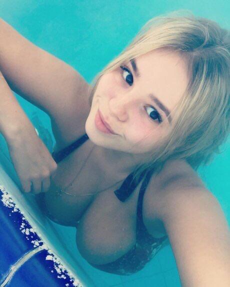 Would love to join her in the pool