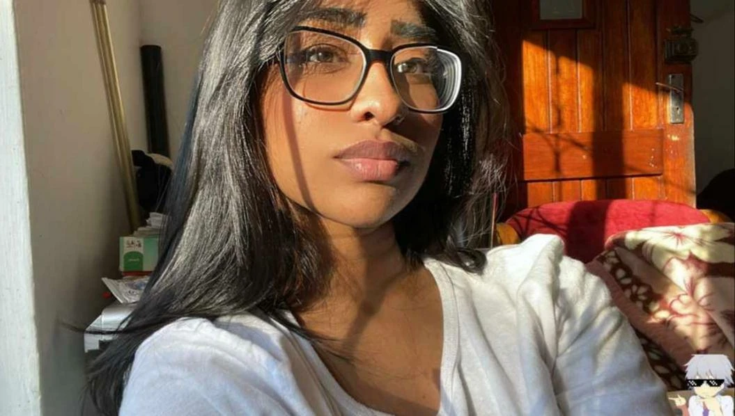 South African Indian teen. Who wants to see her nudes?