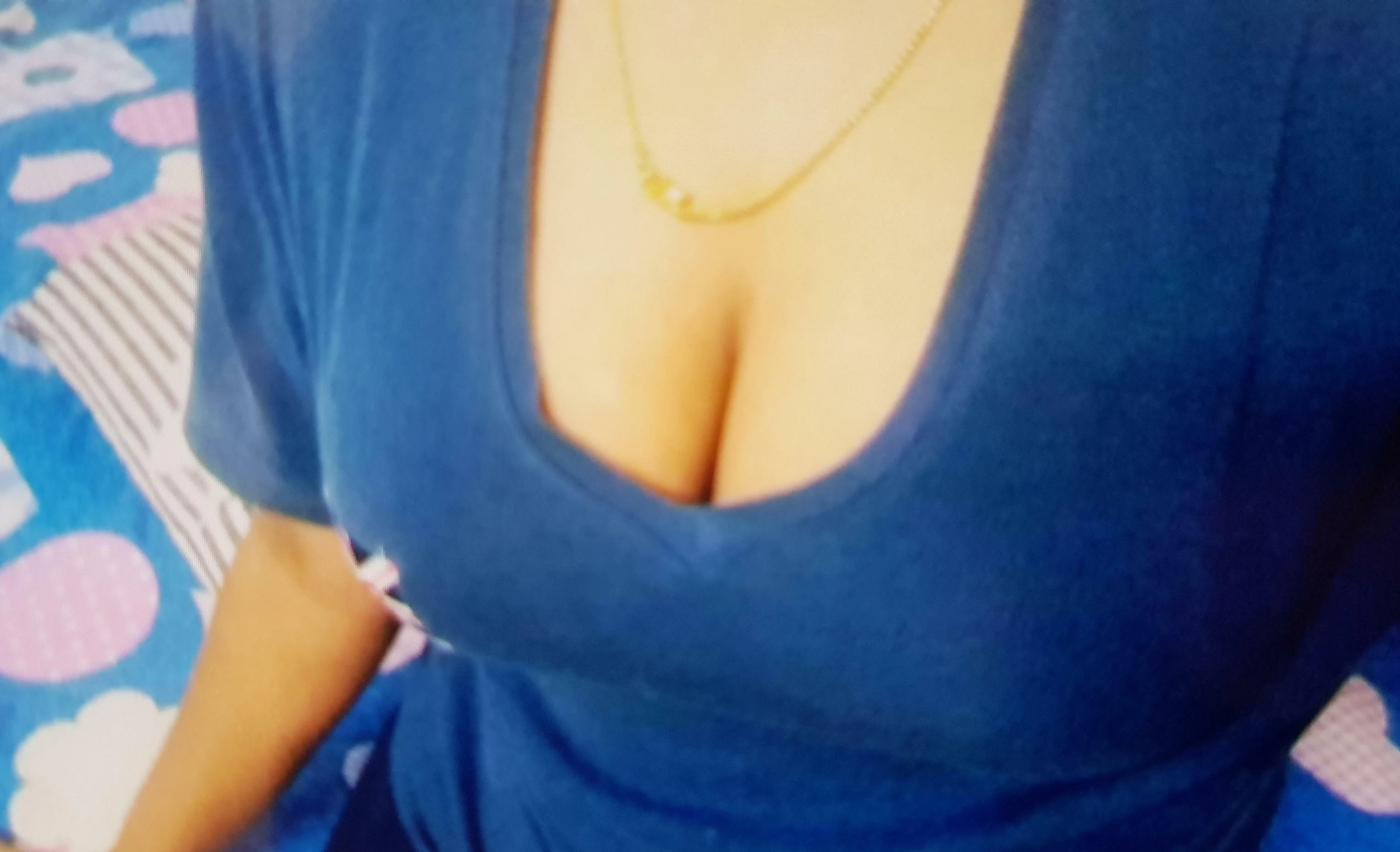 Is this deep cleavage enough to seduce my cousin? (f)