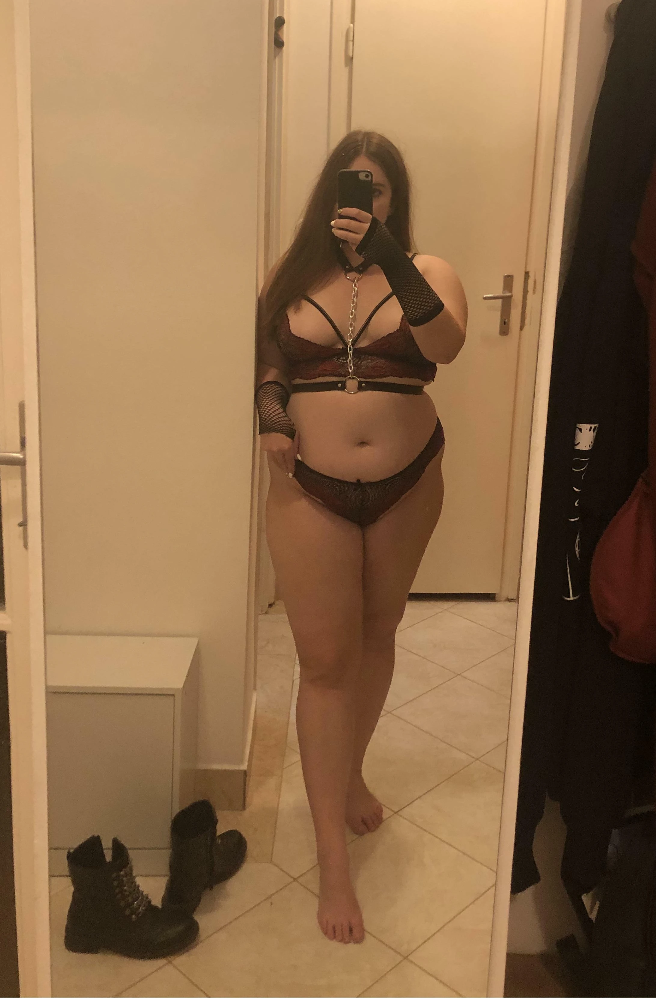 I went to a fetish party yesterday and I didnt feel my body pretty enough to go like this, without a skirt that covers my stomach... what you think?