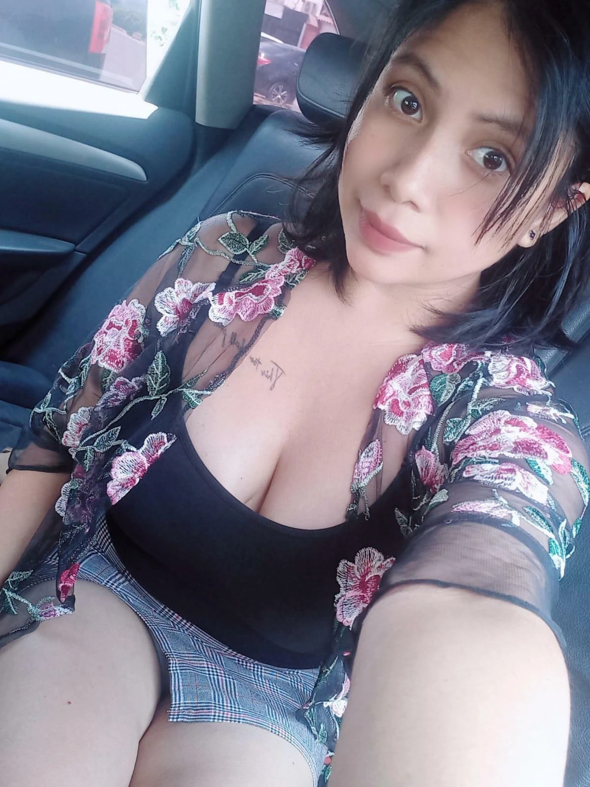 Would u like to fuck me in the back of your car? ?