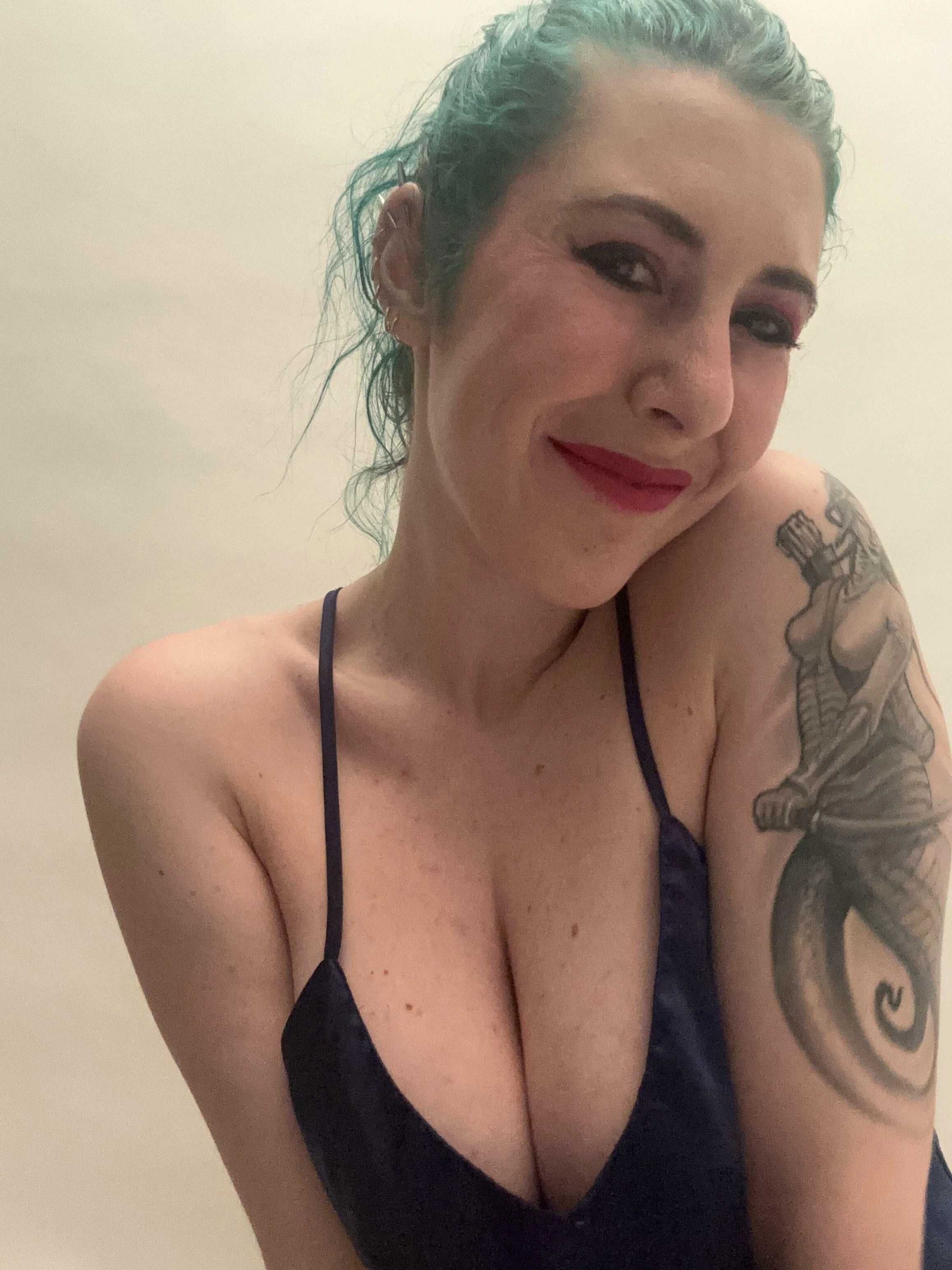 Adorable décolletage