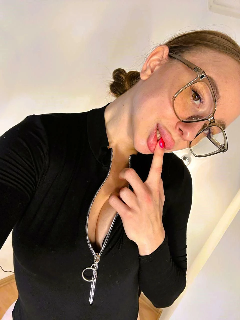 The Nerd Girl's Cleavage Split