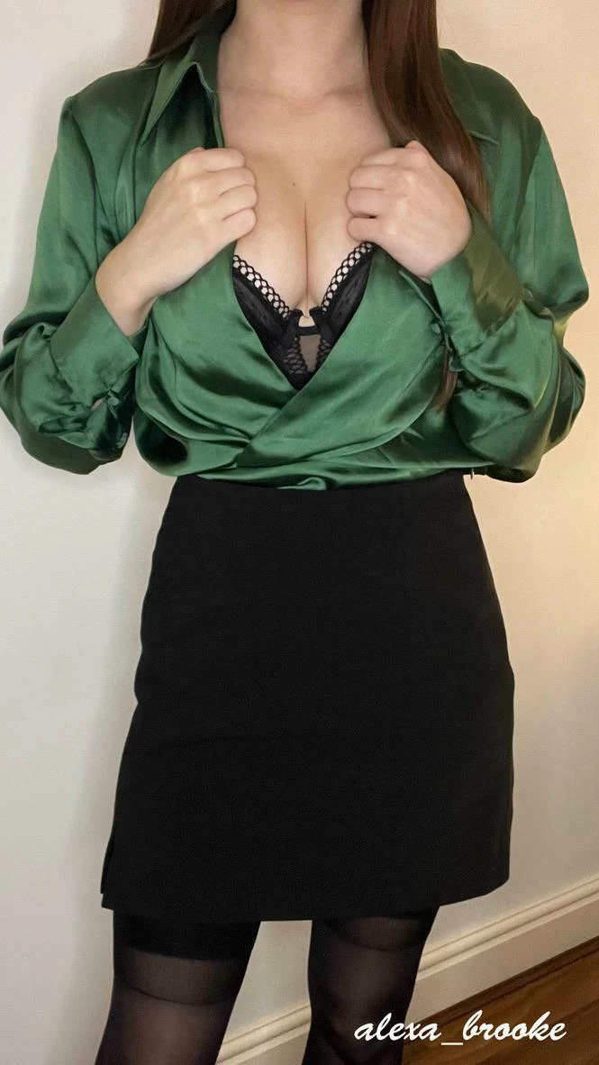 Hey, can you come assist me in my workspace?