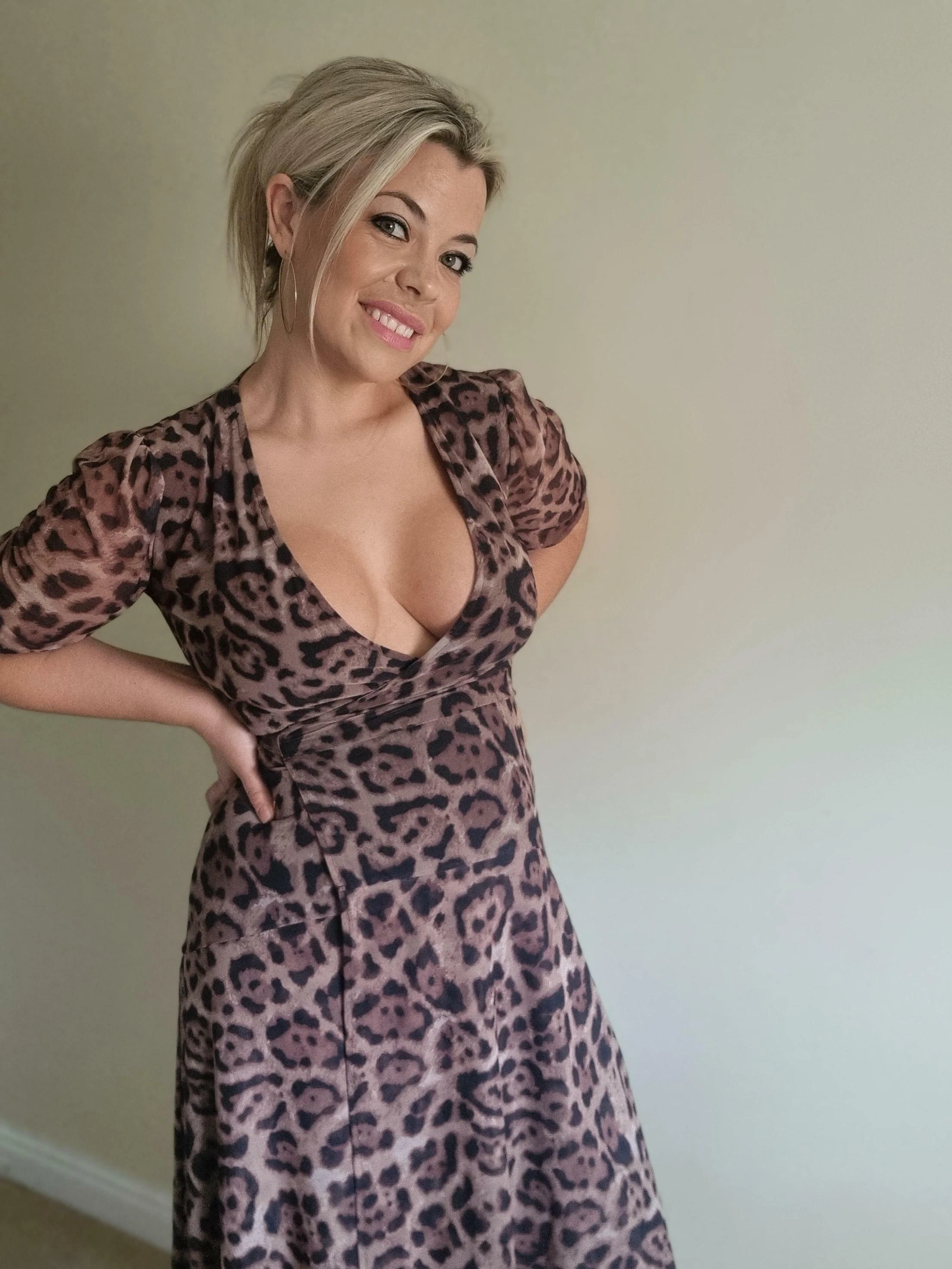 Untamed décolletage