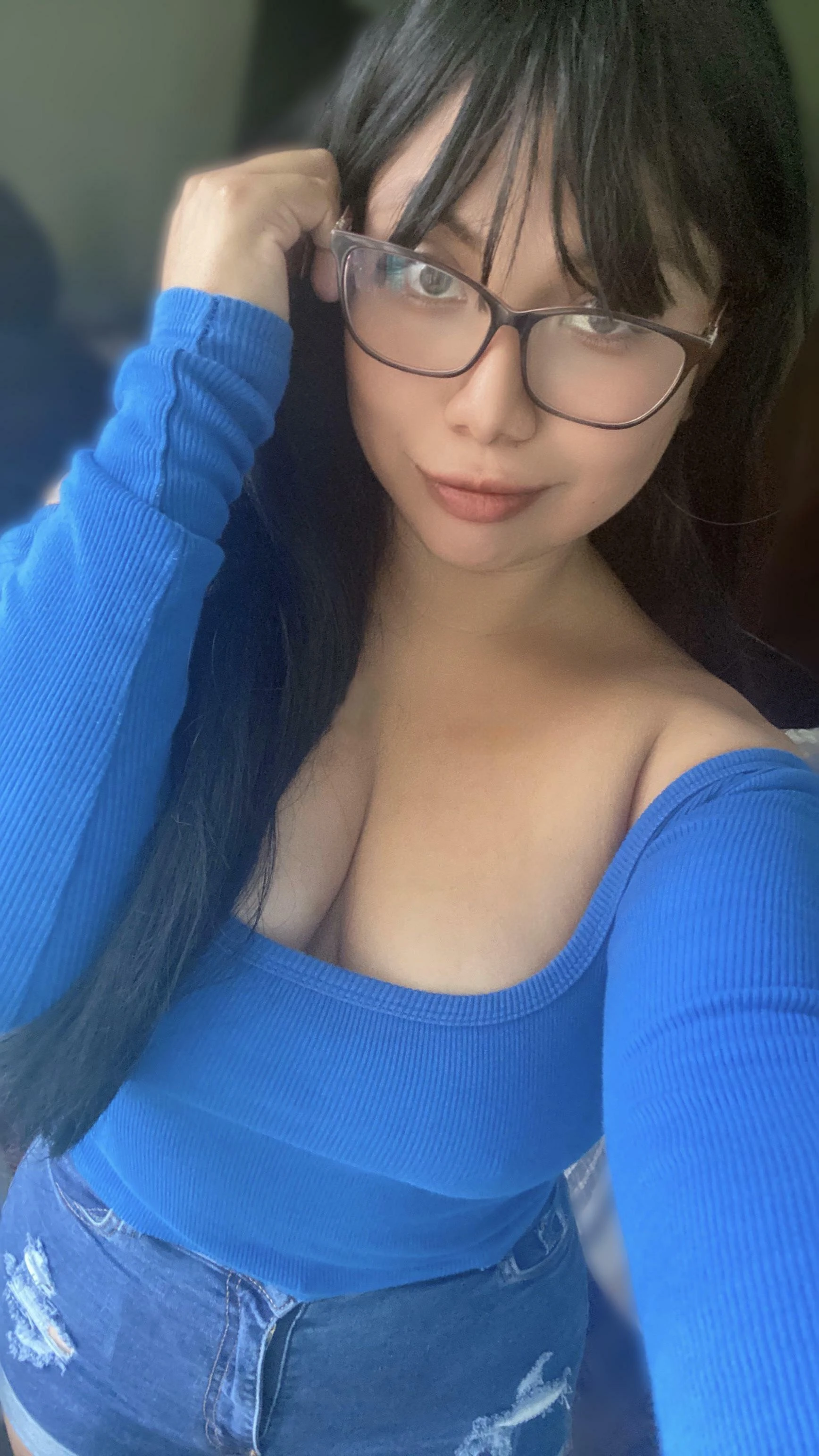 Adorable Teacher's Cleavage: A Sweet Sight!