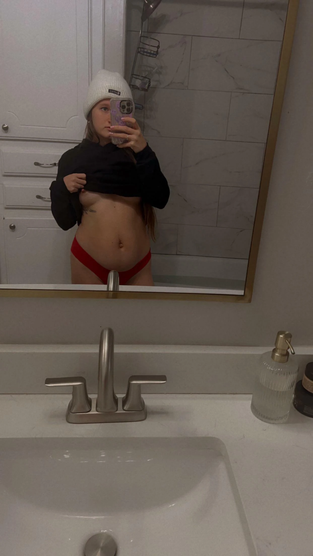 4’9 petite milf: A pint-sized bundle of fun